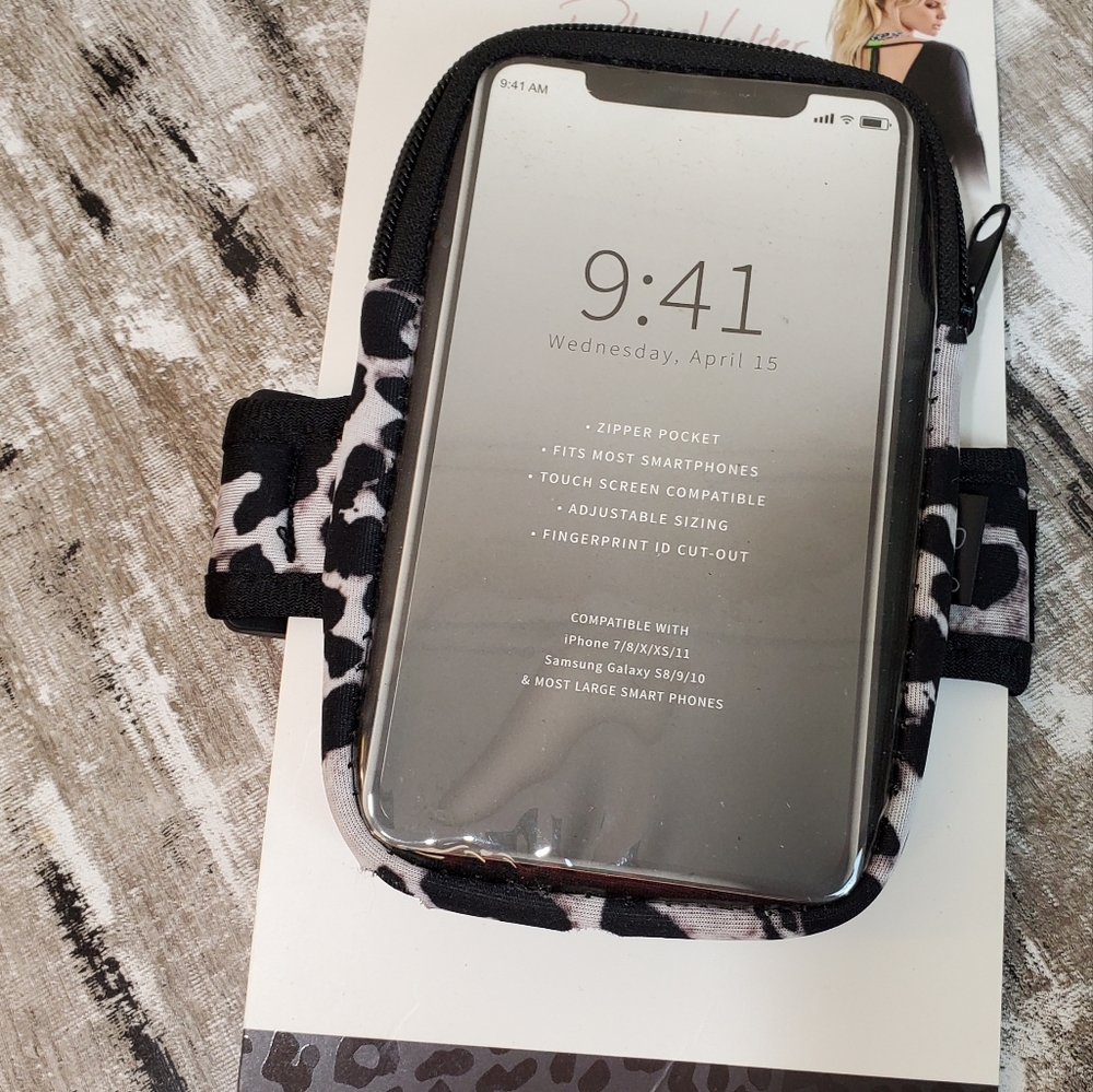 Jessica Simpson Armband Cell Phone Holder, leopard Print